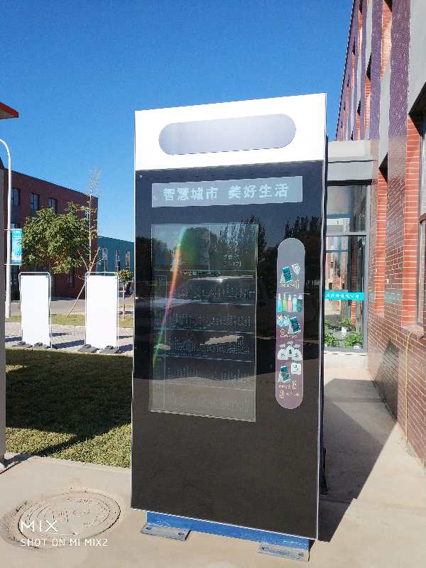 Yinchuan intelligent LCD bus stop digital signage with vending machine